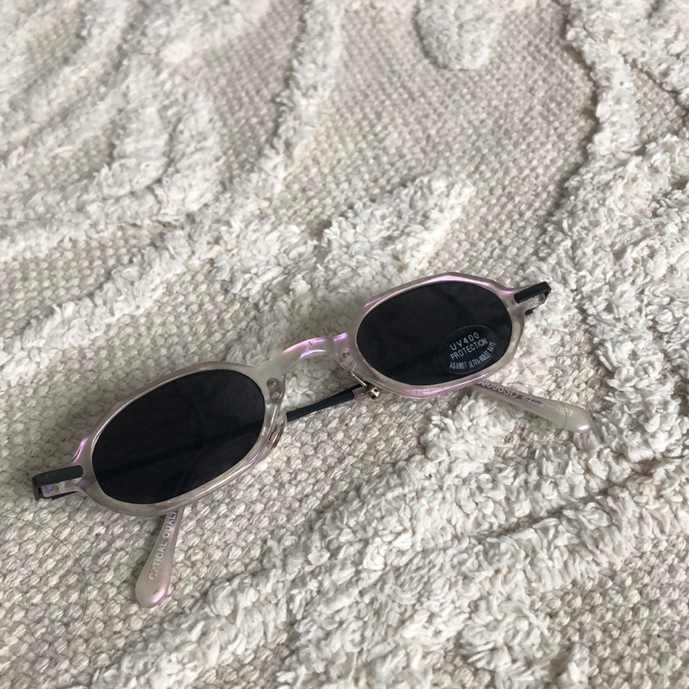 Vintage-inspired sunglasses pearlescent opal
